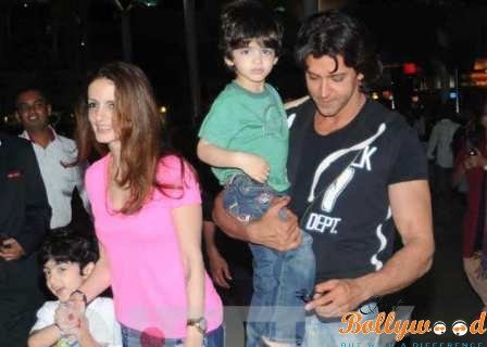 Hrithik Roshan and Sussanne Khan with Hridhaan and Hrehaan