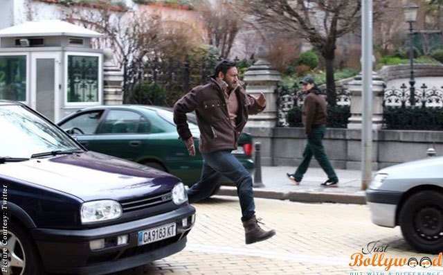new-still-of-shivaay-featuring-ajay-devgn-in-action-mode