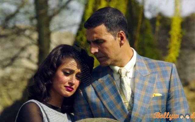 Catch the super-romantic number 'Tay hai' from Rustom
