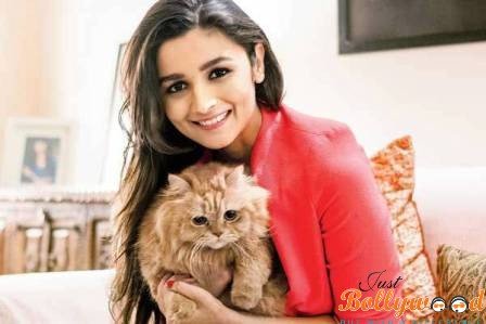 alia bhatt with her pets