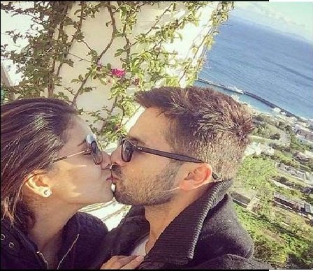 Shahid And Meera Selfi Kiss