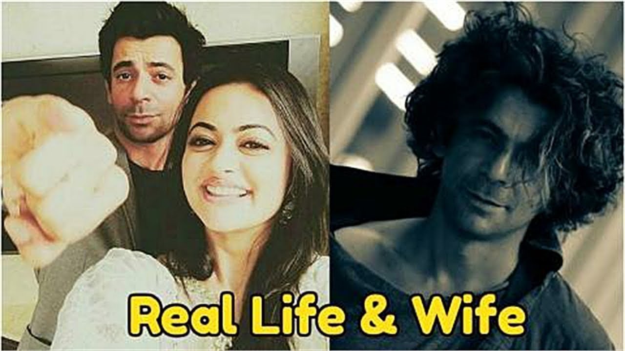 Sunil Grover and wife Aarti