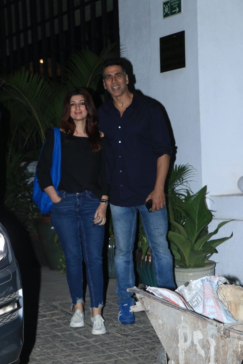 Akshay Kumar and Twinkle Khanna, Catch Couple in same outfit. - CineTalkers