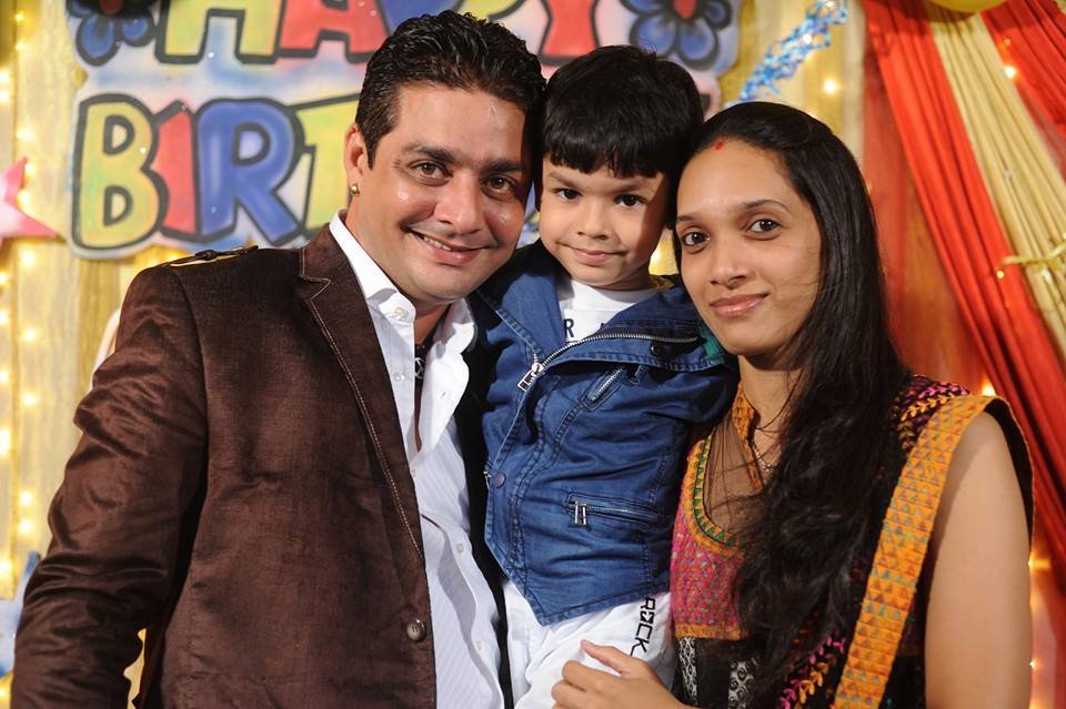 Hindustani-Bhau-with-his-wife-and-son