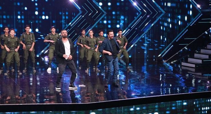 Sunny Deol and Sunil Shetty on the stage of Dance+ 5